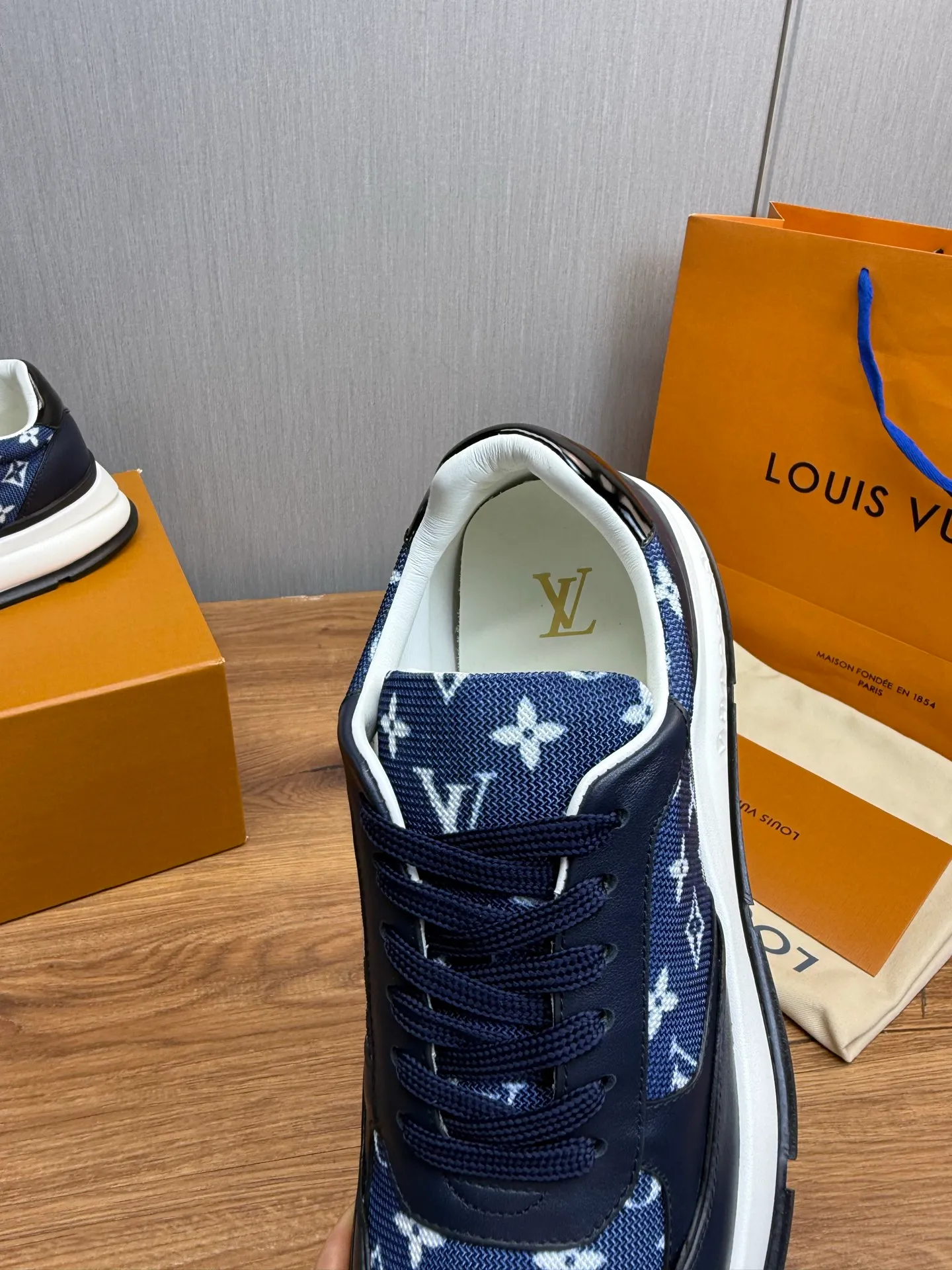 Men's shoes 💰800💰 LOUIS VUITTON [Luden Yiwei] Brand new trendy Lv is on the market 🎁, casual and fashionable men's shoes 👟Original 1:1 shipment✅ The upper is made of imported brand leather + cowhide lining, the original wear-resistant rubber outsole, the version is simple and elegant, exclusive for trendy men. 38-44 (customized at 38.45)